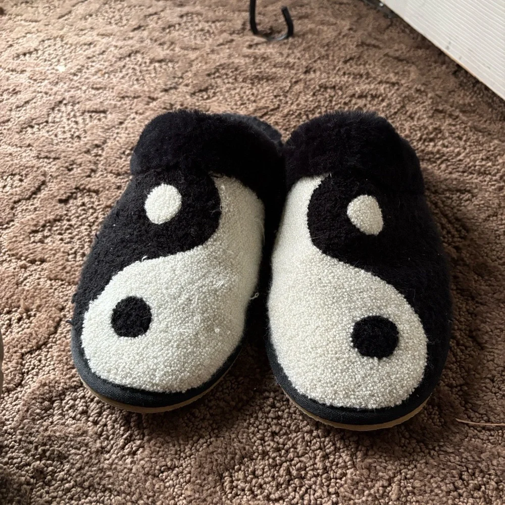 Soludos Black and White Yin Yang Slippers - Picture 3 of 4